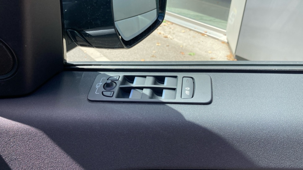 Land Rover Discovery Sport 1.5 P270e Dynamic SE 5dr Auto [5 Seat] Station Wagon - Image 37