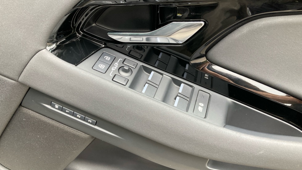 Land Rover Range Rover Evoque 2.0 D200 Dynamic SE 5dr Auto Diesel Hatchback - Image 23