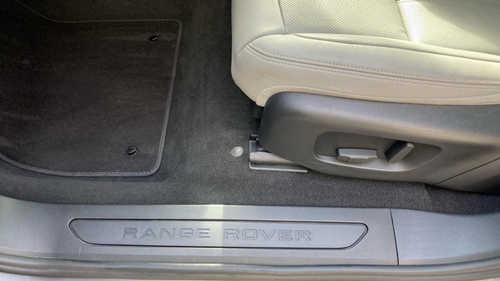 Land Rover Range Rover Evoque 2.0 D150 S 5dr Auto Diesel Hatchback - Image 43