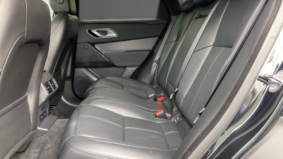 Land Rover Range Rover Velar 2.0 D200 MHEV Dynamic SE 5dr Auto Diesel Estate - Image 4