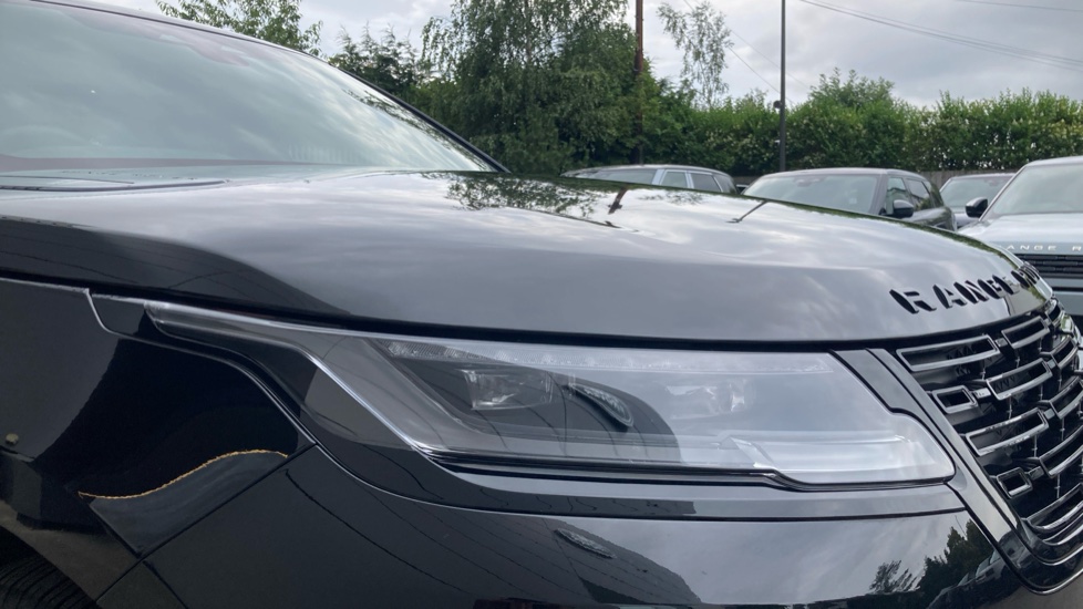 Land Rover Range Rover Velar 2.0 D200 MHEV Dynamic SE 5dr Auto Diesel Estate - Image 17