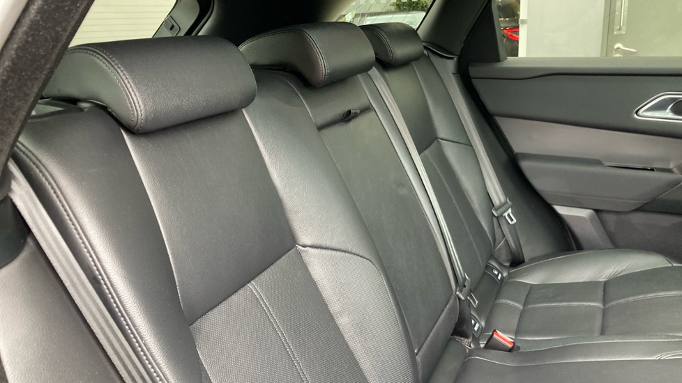 Land Rover Range Rover Velar 2.0 D200 MHEV Dynamic SE 5dr Auto Diesel Estate - Image 37