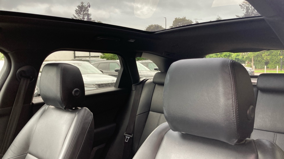 Land Rover Range Rover Velar 2.0 D200 MHEV Dynamic SE 5dr Auto Diesel Estate - Image 43