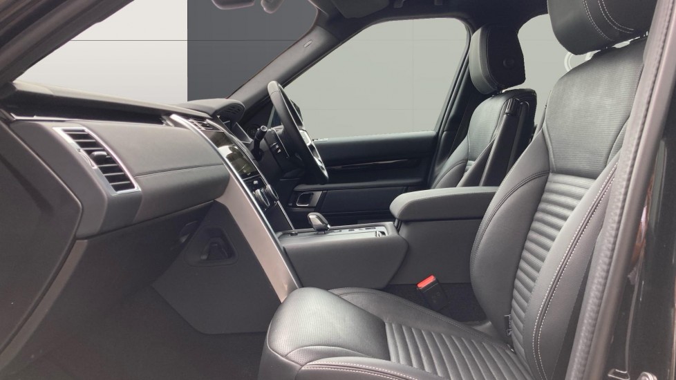 Land Rover Discovery 3.0 D250 S 5dr Auto Diesel Station Wagon - Image 3