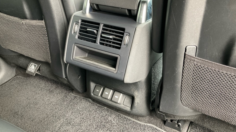 Land Rover Discovery 3.0 D250 S 5dr Auto Diesel Station Wagon - Image 18