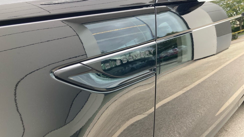 Land Rover Discovery 3.0 D250 S 5dr Auto Diesel Station Wagon - Image 39