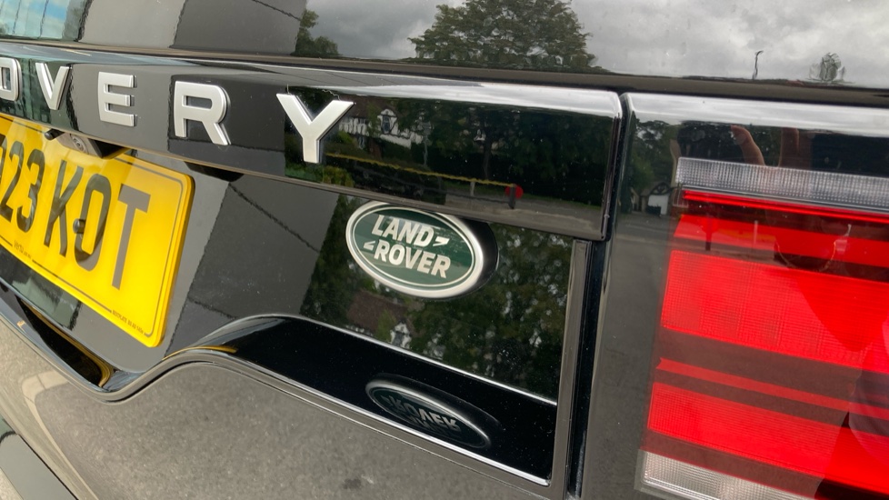 Land Rover Discovery 3.0 D250 S 5dr Auto Diesel Station Wagon - Image 41