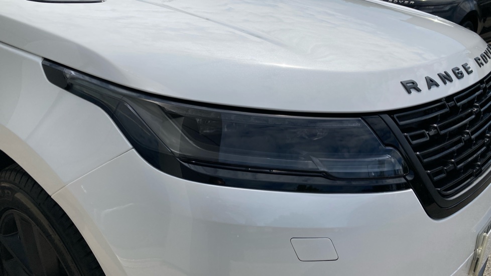 Land Rover Range Rover Velar 2.0 D200 MHEV Belgravia Edition 5dr Auto Diesel Estate - Image 17