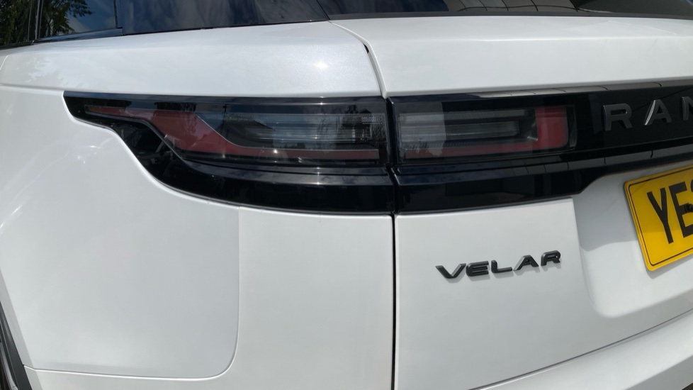 Land Rover Range Rover Velar 2.0 D200 MHEV Belgravia Edition 5dr Auto Diesel Estate - Image 19