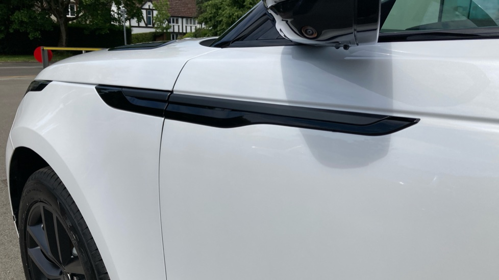 Land Rover Range Rover Velar 2.0 D200 MHEV Belgravia Edition 5dr Auto Diesel Estate - Image 22