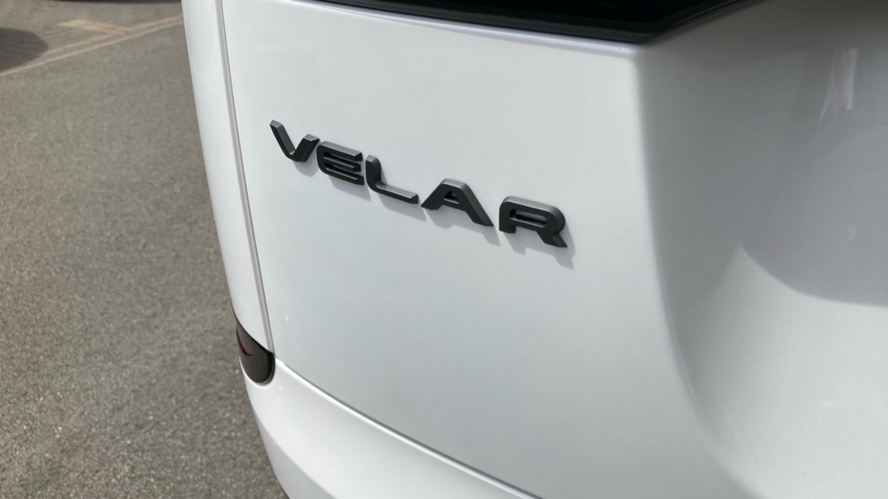Land Rover Range Rover Velar 2.0 D200 MHEV Belgravia Edition 5dr Auto Diesel Estate - Image 27