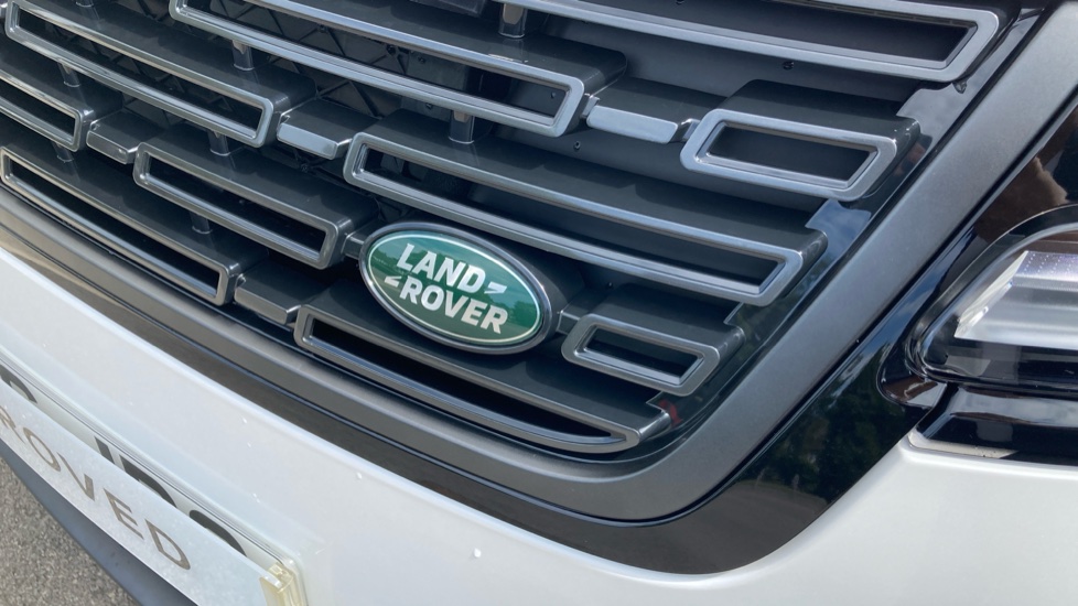 Land Rover Range Rover Velar 2.0 D200 MHEV Belgravia Edition 5dr Auto Diesel Estate - Image 28