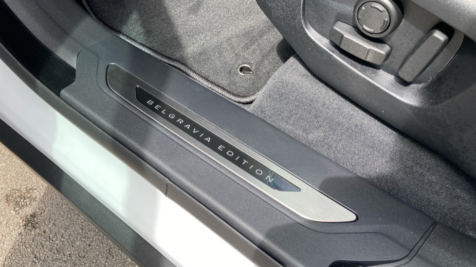 Land Rover Range Rover Velar 2.0 D200 MHEV Belgravia Edition 5dr Auto Diesel Estate - Image 37