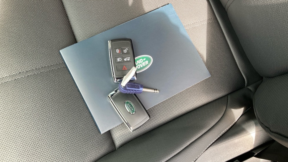 Land Rover Range Rover Velar 2.0 D200 MHEV Belgravia Edition 5dr Auto Diesel Estate - Image 42
