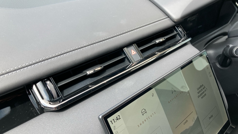 Land Rover Range Rover Velar 2.0 D200 MHEV Belgravia Edition 5dr Auto Diesel Estate - Image 44