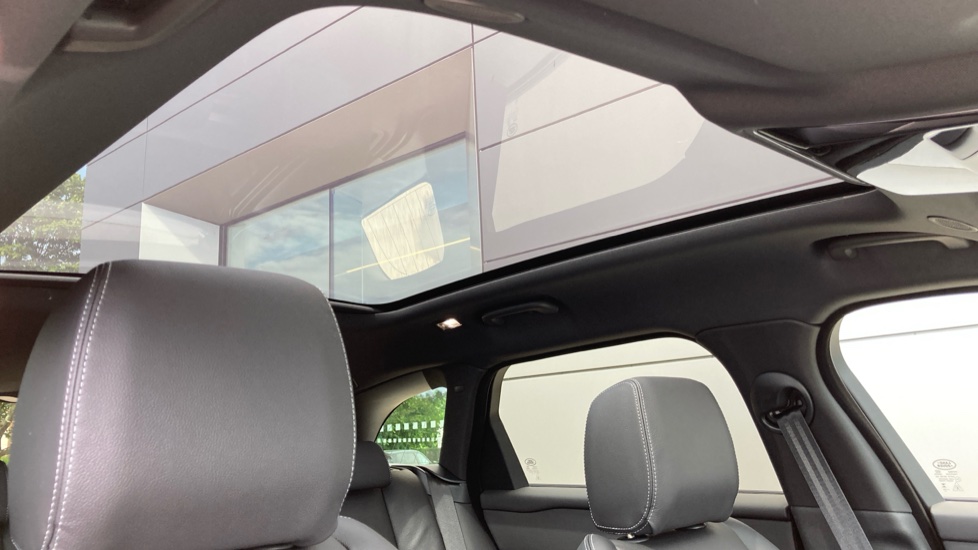 Land Rover Range Rover Velar 2.0 D200 MHEV Belgravia Edition 5dr Auto Diesel Estate - Image 56
