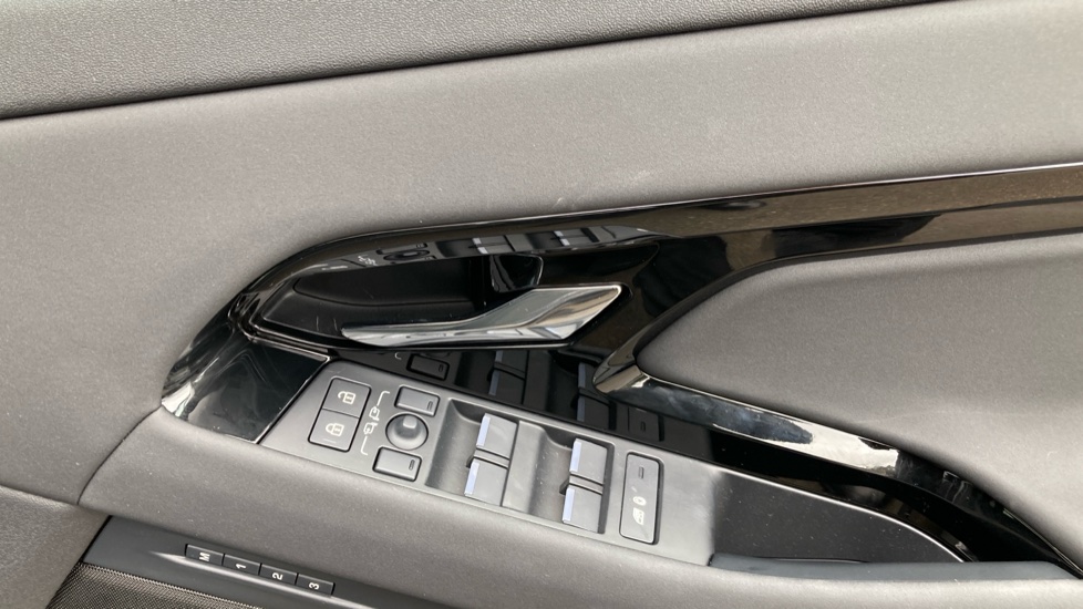 Land Rover Range Rover Evoque 2.0 D200 Dynamic SE 5dr Auto Diesel Hatchback - Image 21