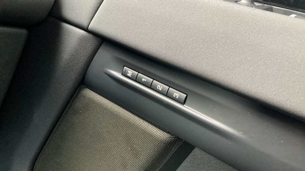 Land Rover Range Rover Evoque 2.0 D200 Dynamic SE 5dr Auto Diesel Hatchback - Image 31