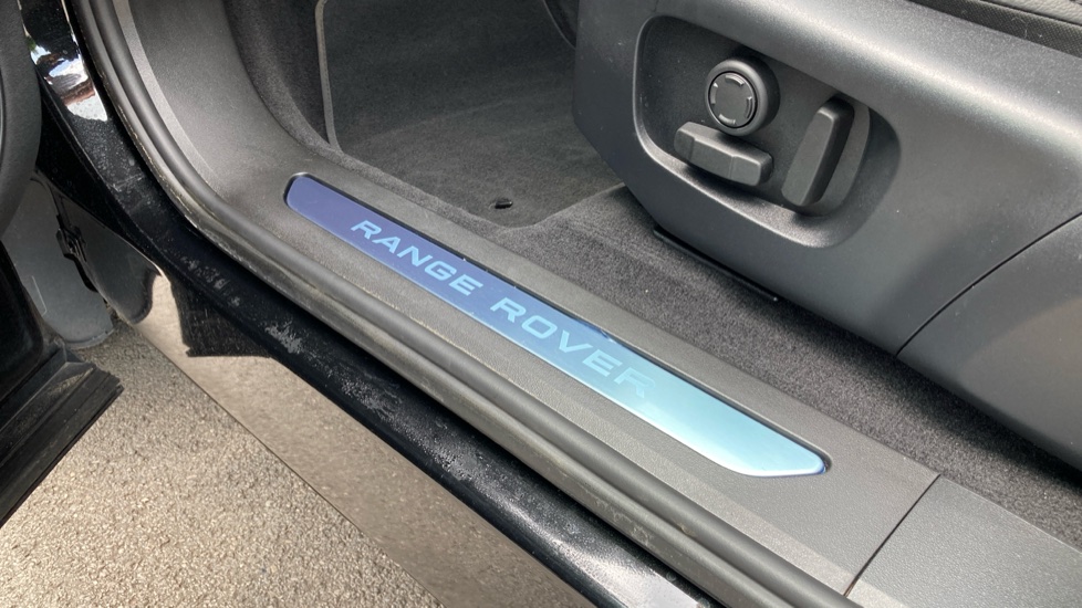 Land Rover Range Rover Evoque 2.0 D200 Dynamic SE 5dr Auto Diesel Hatchback - Image 38