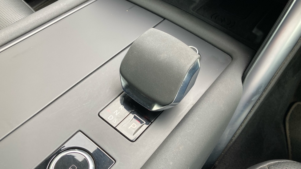 Land Rover Discovery 3.0 D300 R-Dynamic SE 5dr Auto Diesel Station Wagon - Image 13