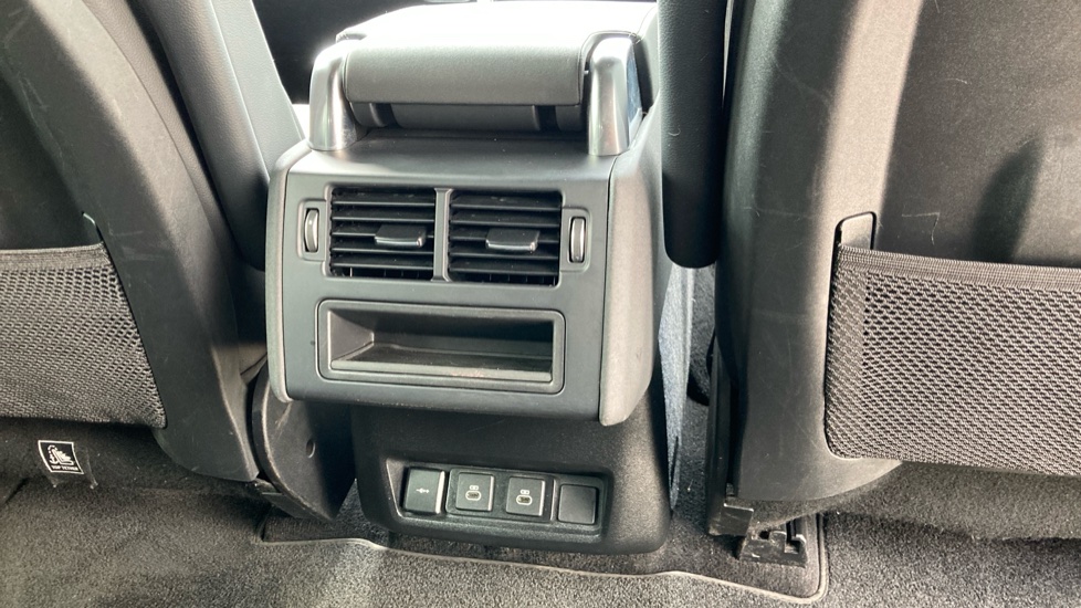 Land Rover Discovery 3.0 D300 R-Dynamic SE 5dr Auto Diesel Station Wagon - Image 18