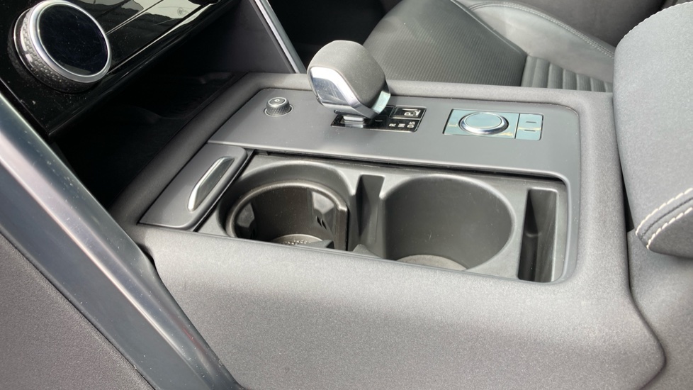 Land Rover Discovery 3.0 D300 R-Dynamic SE 5dr Auto Diesel Station Wagon - Image 39
