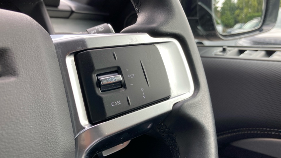 Land Rover Discovery 3.0 D300 R-Dynamic SE 5dr Auto Diesel Station Wagon - Image 51