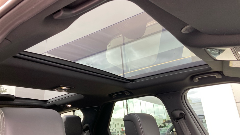 Land Rover Discovery 3.0 D300 R-Dynamic SE 5dr Auto Diesel Station Wagon - Image 55