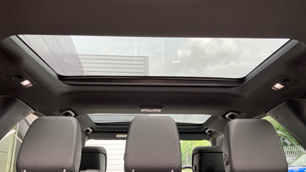 Land Rover Discovery 3.0 D300 R-Dynamic SE 5dr Auto Diesel Station Wagon - Image 57