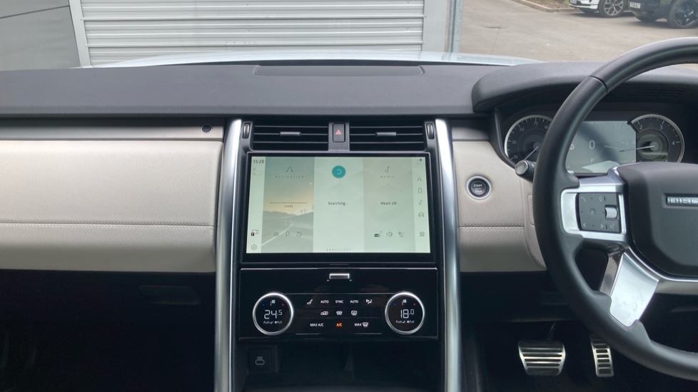 Land Rover Discovery 3.0 D300 R-Dynamic SE 5dr Auto Diesel Station Wagon - Image 14