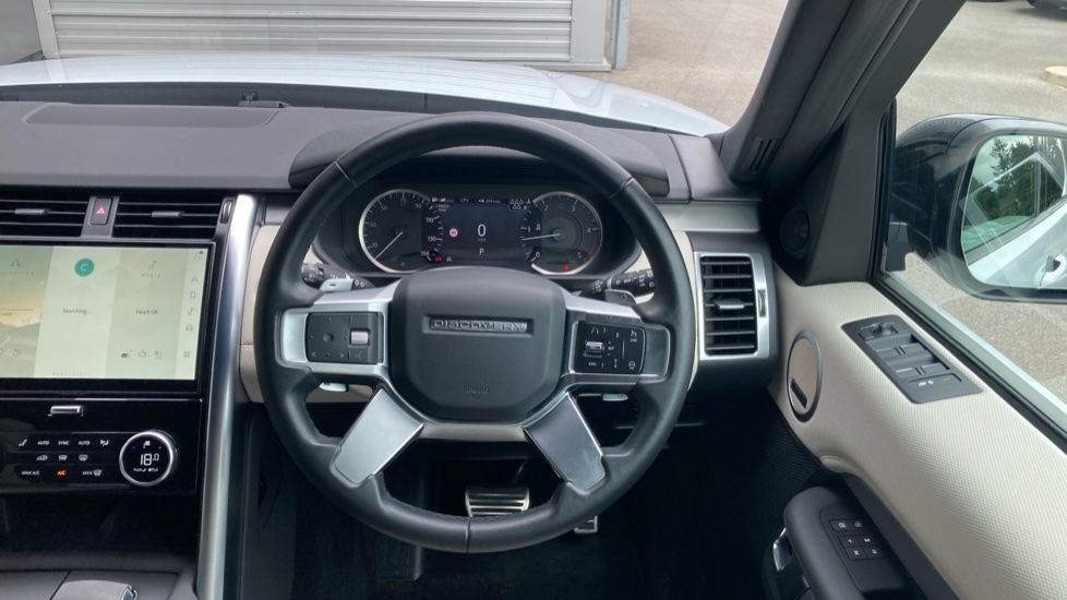 Land Rover Discovery 3.0 D300 R-Dynamic SE 5dr Auto Diesel Station Wagon - Image 15