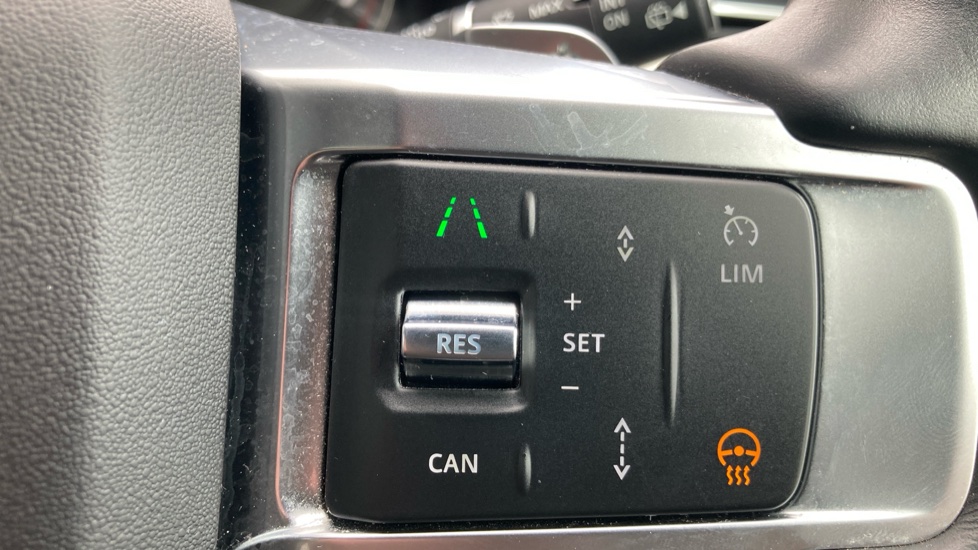 Land Rover Discovery 3.0 D300 R-Dynamic SE 5dr Auto Diesel Station Wagon - Image 28