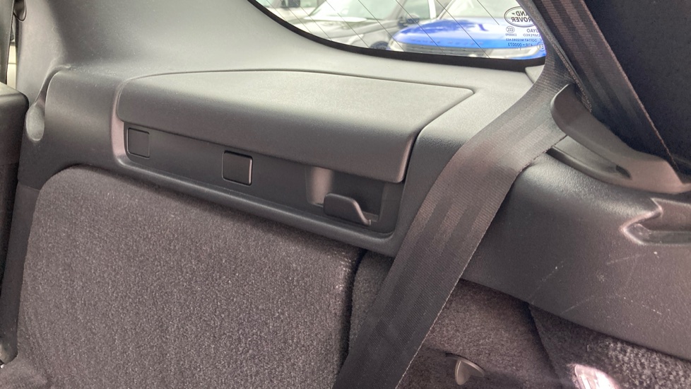 Land Rover Discovery 3.0 D300 R-Dynamic SE 5dr Auto Diesel Station Wagon - Image 58
