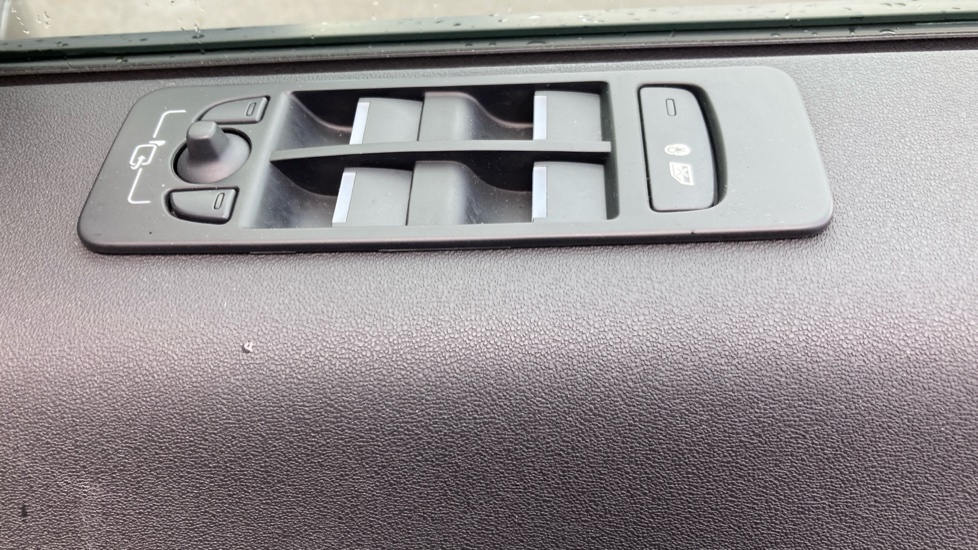 Land Rover Discovery Sport 2.0 D200 Landmark 5dr Auto [7 Seat] Diesel Station Wagon - Image 23