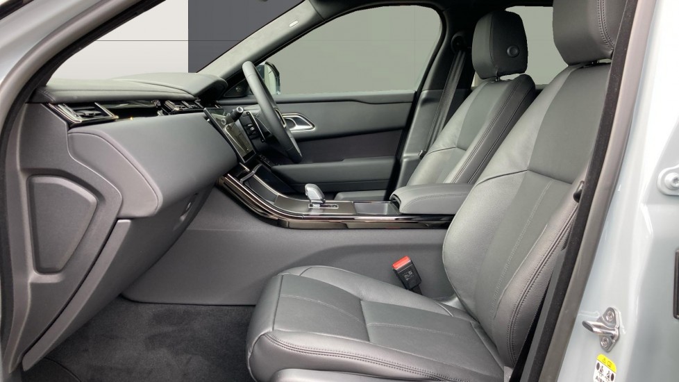 Land Rover Range Rover Velar 2.0 P400e Dynamic SE 5dr Auto Estate - Image 3
