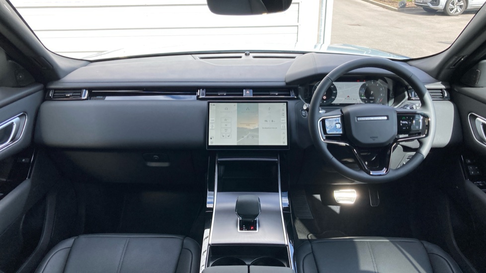 Land Rover Range Rover Velar 2.0 P400e Dynamic SE 5dr Auto Estate - Image 9