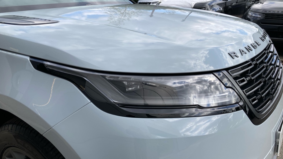 Land Rover Range Rover Velar 2.0 P400e Dynamic SE 5dr Auto Estate - Image 17