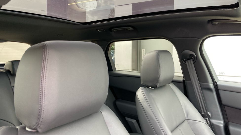 Land Rover Range Rover Velar 2.0 P400e Dynamic SE 5dr Auto Estate - Image 37