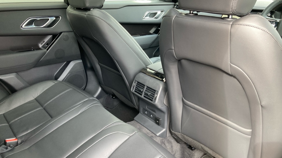 Land Rover Range Rover Velar 2.0 P400e Dynamic SE 5dr Auto Estate - Image 38