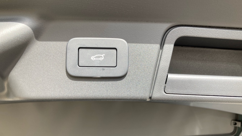Land Rover Range Rover Velar 2.0 P400e Dynamic SE 5dr Auto Estate - Image 40