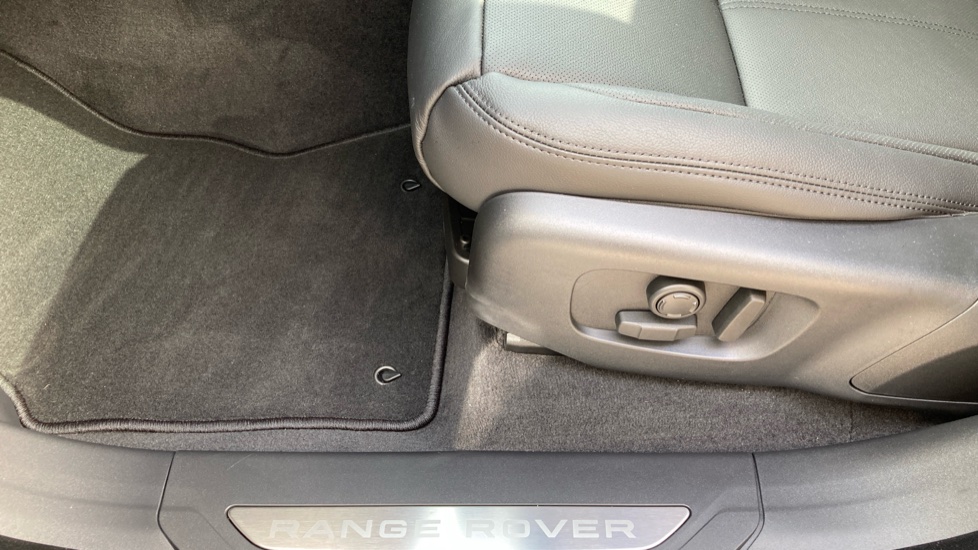 Land Rover Range Rover Velar 2.0 P400e Dynamic SE 5dr Auto Estate - Image 42