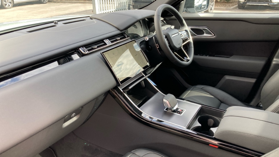 Land Rover Range Rover Velar 2.0 P400e Dynamic SE 5dr Auto Estate - Image 43