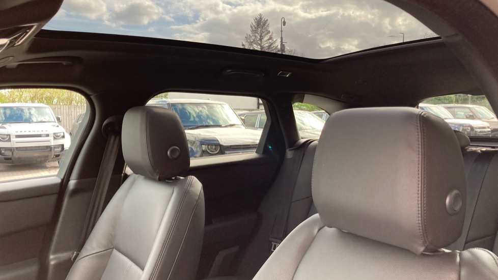 Land Rover Range Rover Velar 2.0 P400e Dynamic SE 5dr Auto Estate - Image 44
