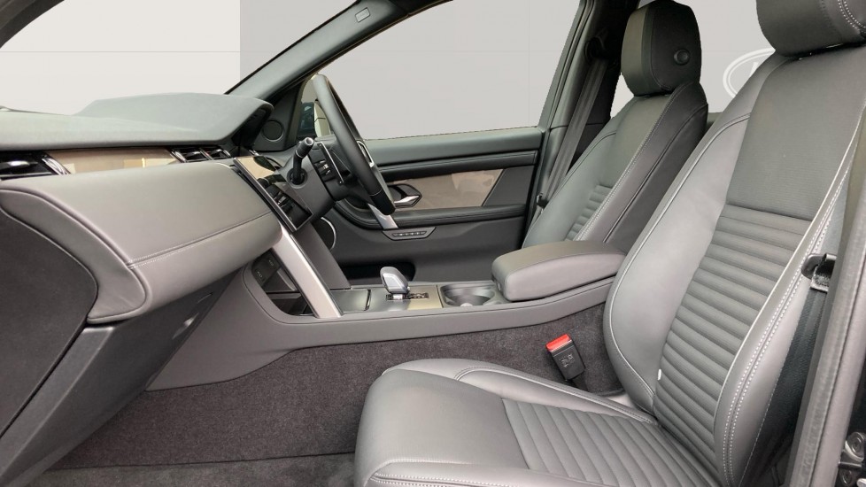 Land Rover Discovery Sport 2.0 D200 Metropolitan 5dr Auto [5 Seat] Diesel Station Wagon - Image 3