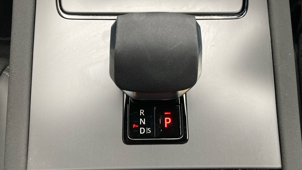 Land Rover Discovery Sport 2.0 D200 Metropolitan 5dr Auto [5 Seat] Diesel Station Wagon - Image 38