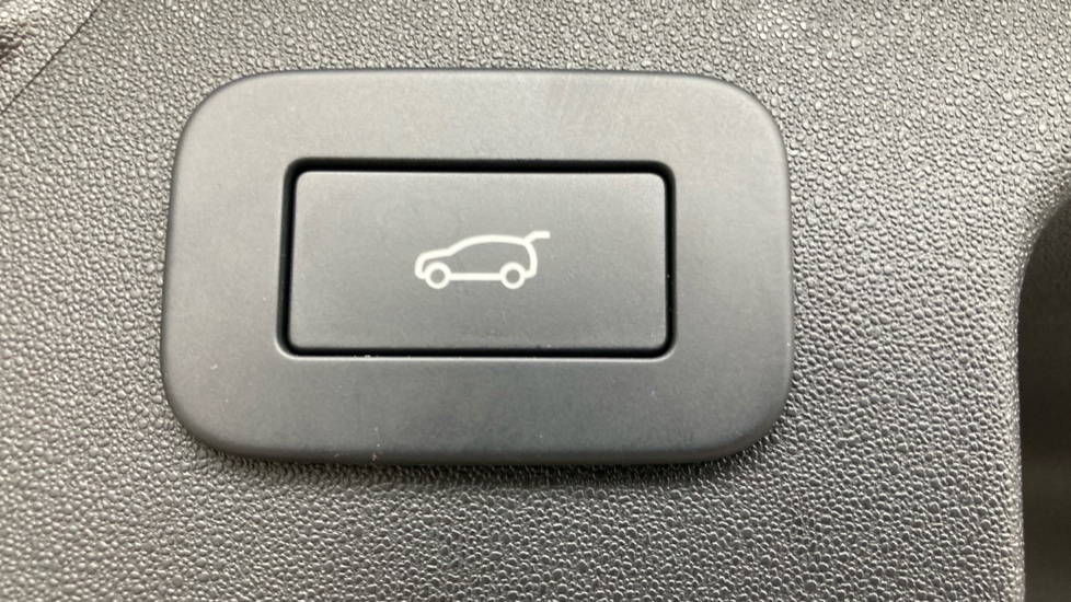 Land Rover Discovery Sport 2.0 D200 Metropolitan 5dr Auto [5 Seat] Diesel Station Wagon - Image 46