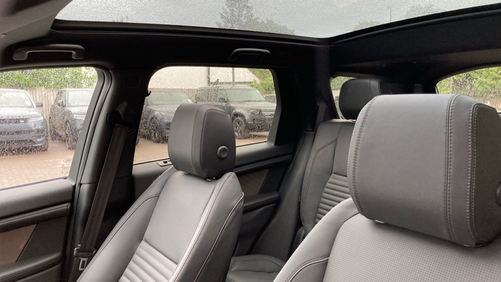 Land Rover Discovery Sport 2.0 D200 Metropolitan 5dr Auto [5 Seat] Diesel Station Wagon - Image 49