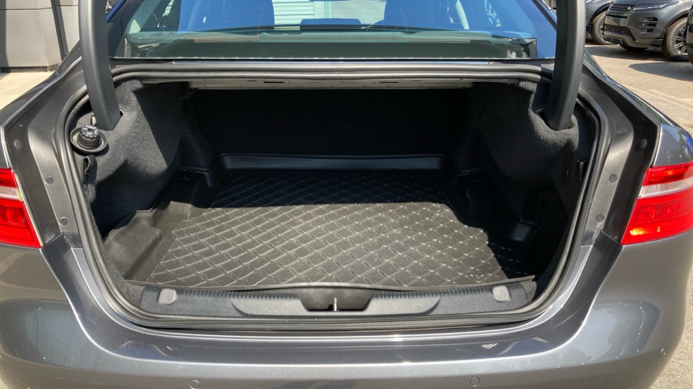 Jaguar XE 2.0d [180] Portfolio 4dr Auto Diesel Saloon - Image 10
