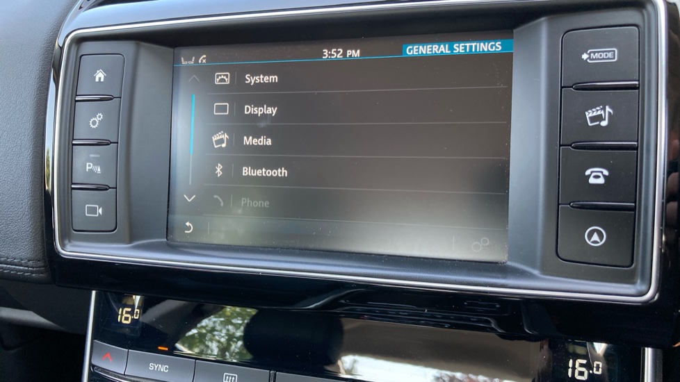 Jaguar XE 2.0d [180] Portfolio 4dr Auto Diesel Saloon - Image 29