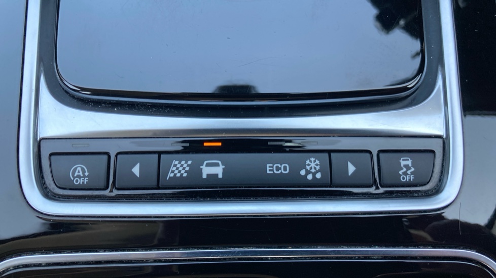 Jaguar XE 2.0d [180] Portfolio 4dr Auto Diesel Saloon - Image 35